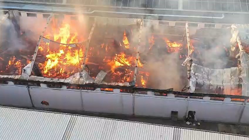 Bursa’da mobilya fabrikasında büyük yangın...30 itfaiye ve tanker olay yerinde