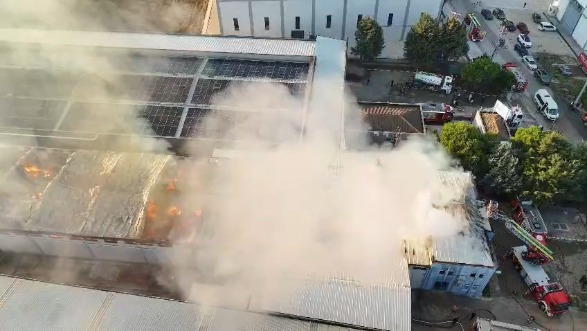 Bursa’da mobilya fabrikasında büyük yangın...30 itfaiye ve tanker olay yerinde