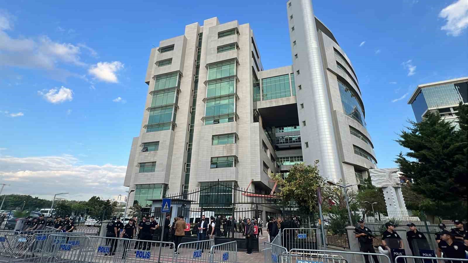 Mersin’deki operasyonda 3 başkanla birlikte 59 şüpheli adliyeye sevk edildi