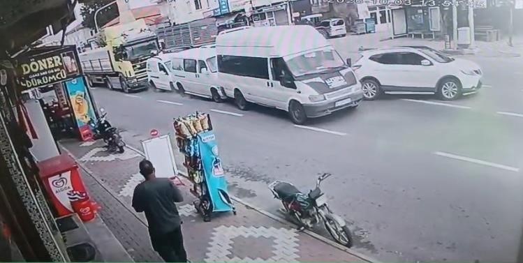 Nevşehir’de tırın neden olduğu zincirleme kaza kamerada