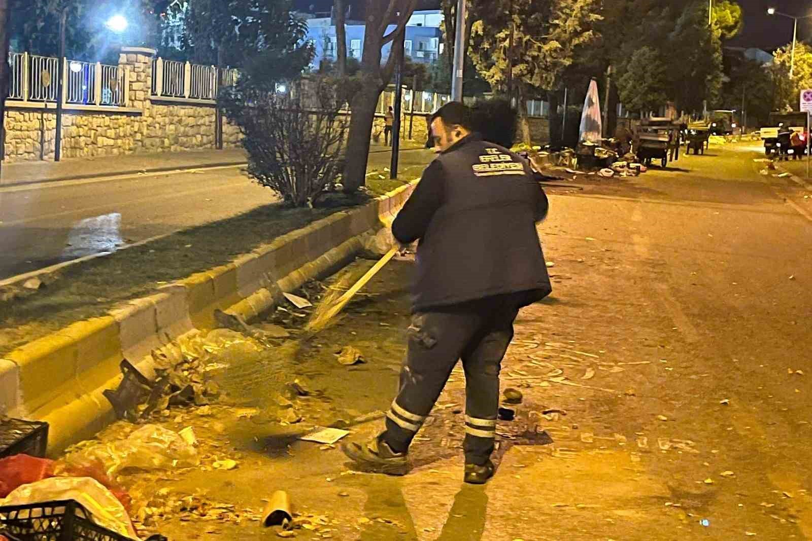 Efeler Belediyesi semt pazarlarında temizlik çalışması yaptı