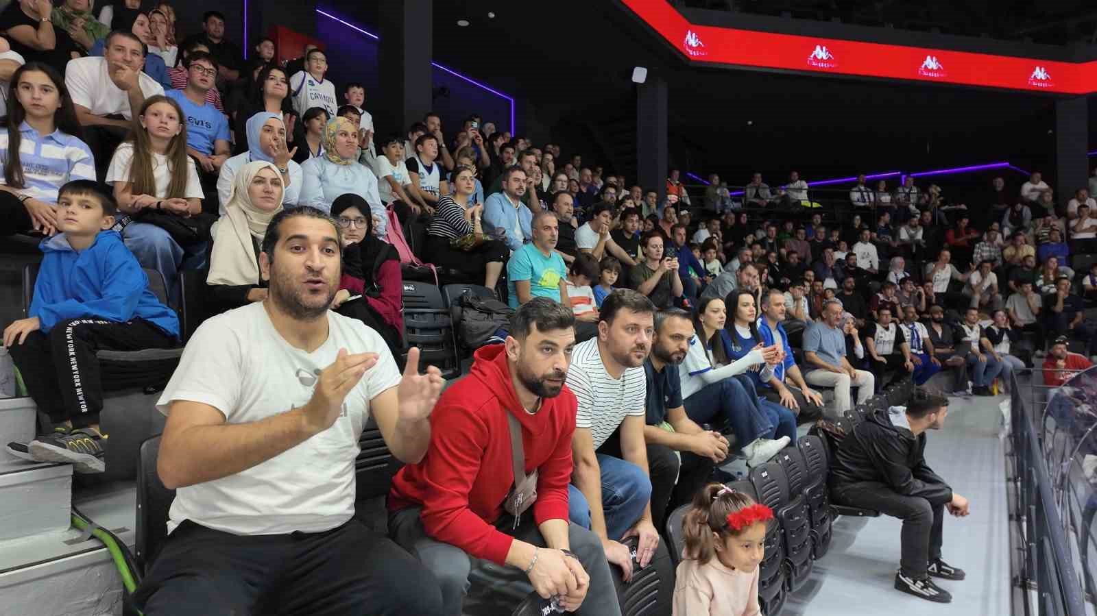 Çayırova Belediyesi Spor Kompleksi’ne tam not