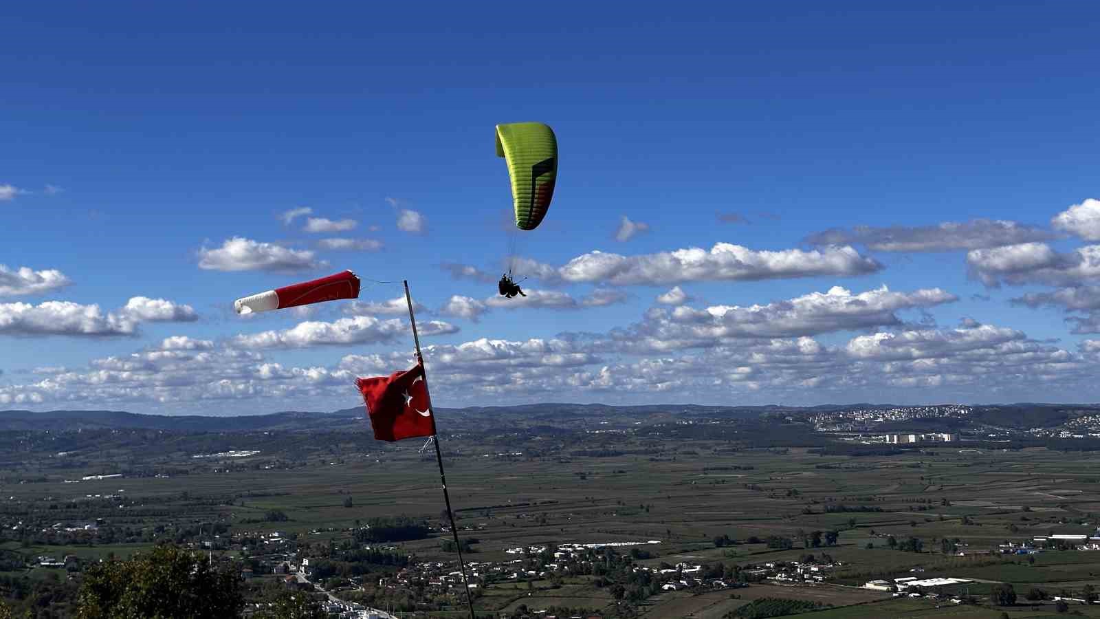 Güneşi fırsat bilen gökyüzü sevdalıları ’havalara uçtu’