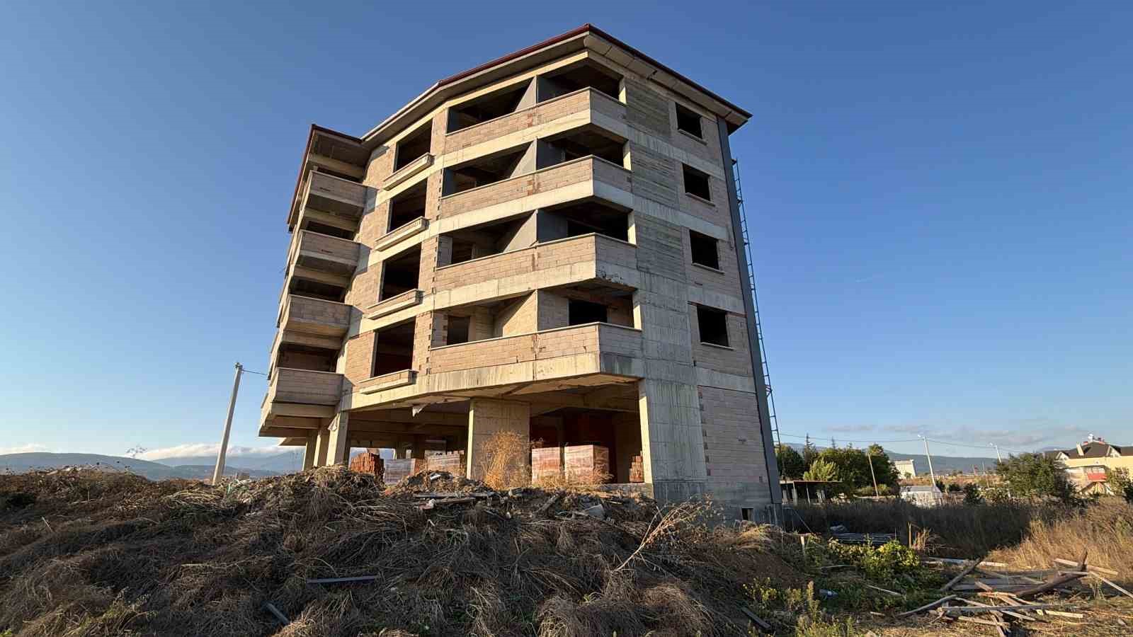 Bolu’da inşaatın 5. katından düşen işçi ağır yaralandı