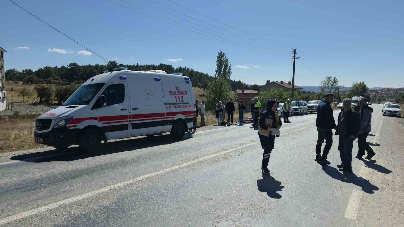 Kütahya’da otomobil motosikletle çarpıştı: 1 ölü, 2 yaralı