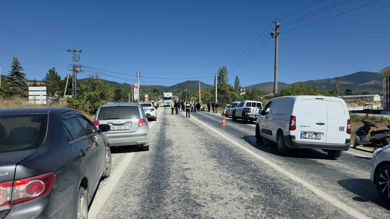 Kütahya’da otomobil motosikletle çarpıştı: 1 ölü, 2 yaralı
