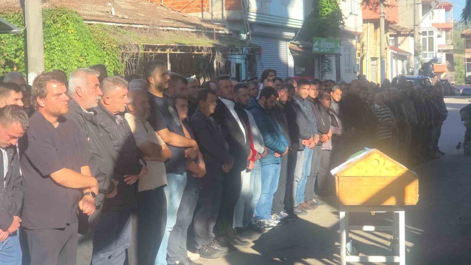 Fabrikada çatıdan düşerek hayatını kaybeden genç toprağa verildi
