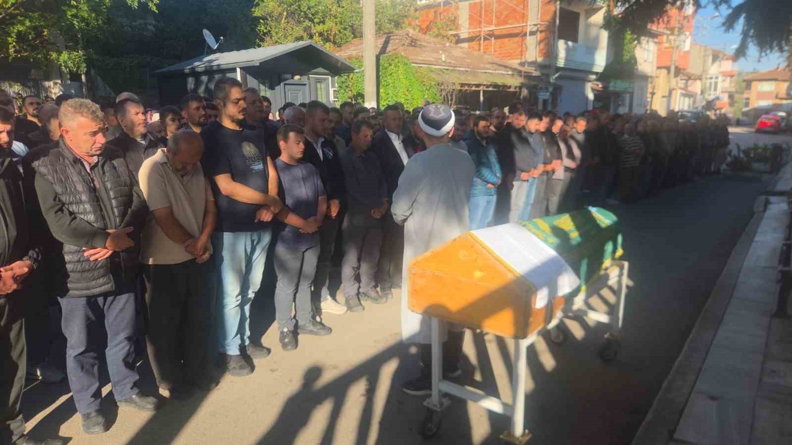 Fabrikada çatıdan düşerek hayatını kaybeden genç toprağa verildi