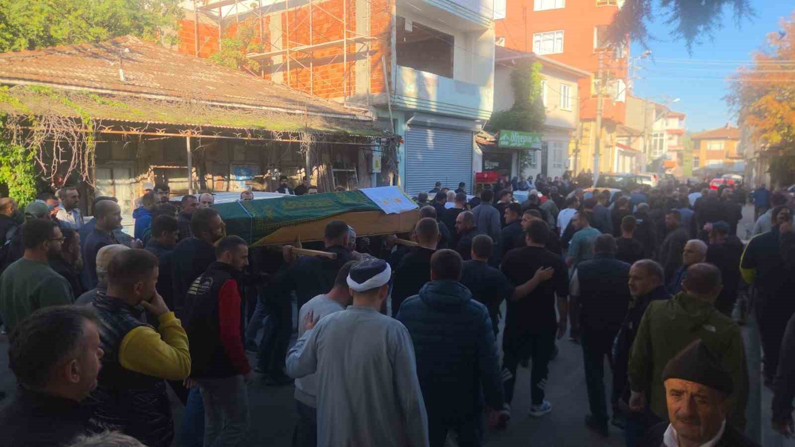 Fabrikada çatıdan düşerek hayatını kaybeden genç toprağa verildi
