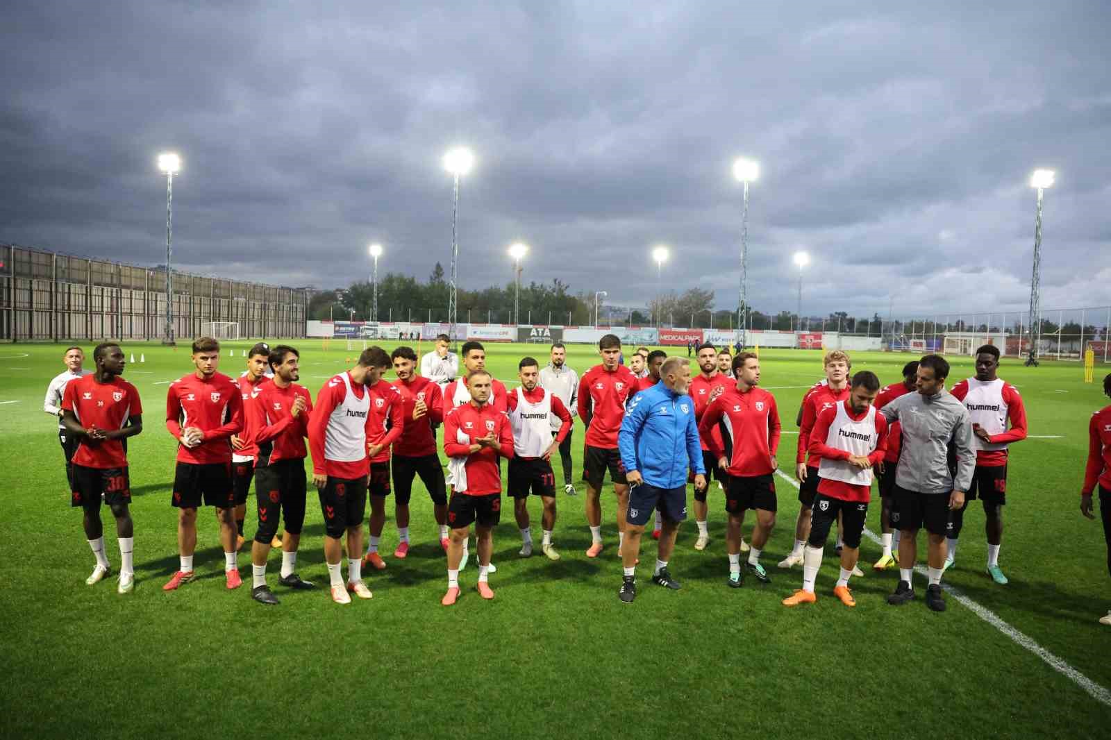 Thorsten Fink: "Cumartesi günü bir şehir, bir şehre karşı olacak"