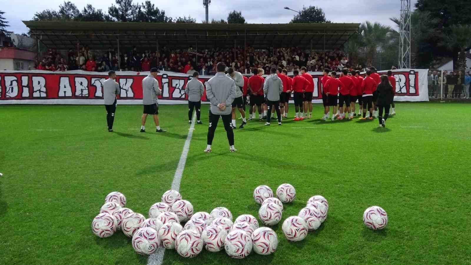 Thorsten Fink: "Cumartesi günü bir şehir, bir şehre karşı olacak"