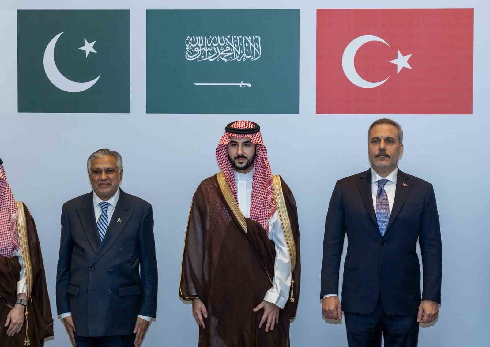 Suudi Arabistan’da Mekke İttifakı’nın Stratejik Siyasi ve Savunma Komitesi toplantısı yapıldı