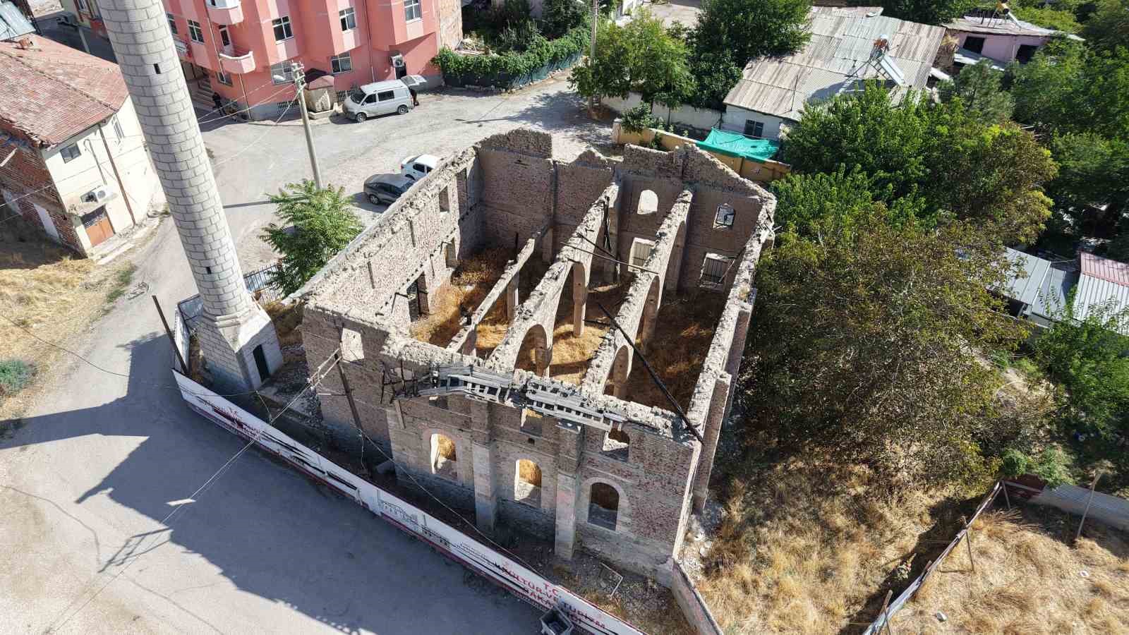 Elazığ’da 300 yıllık tarihi cami 6 yıldır restore edilmeyi bekliyor