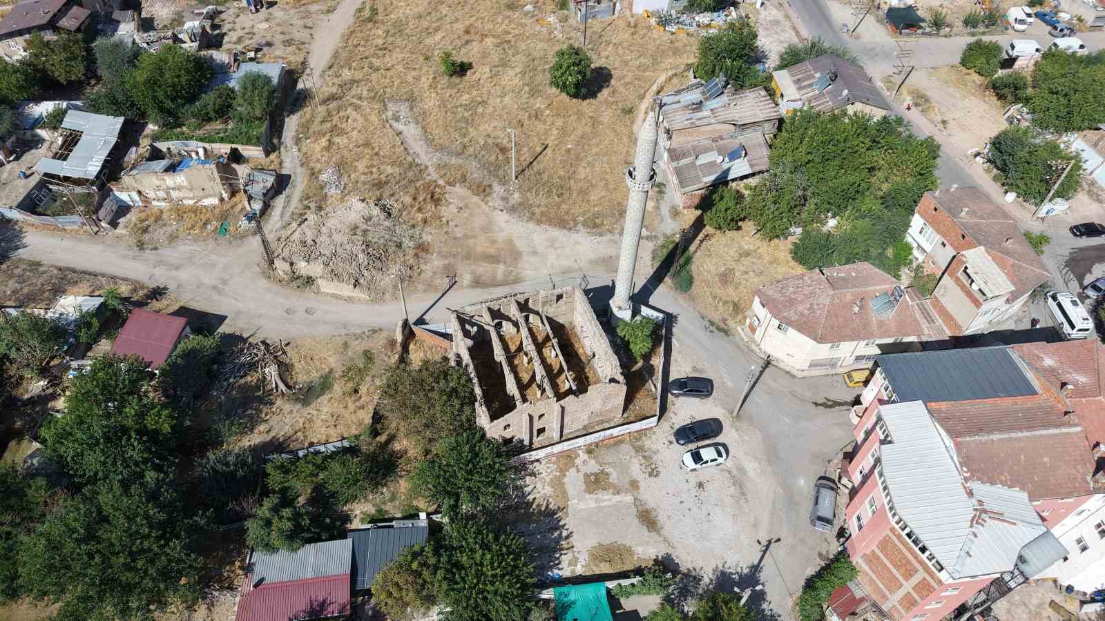 Elazığ’da 300 yıllık tarihi cami 6 yıldır restore edilmeyi bekliyor