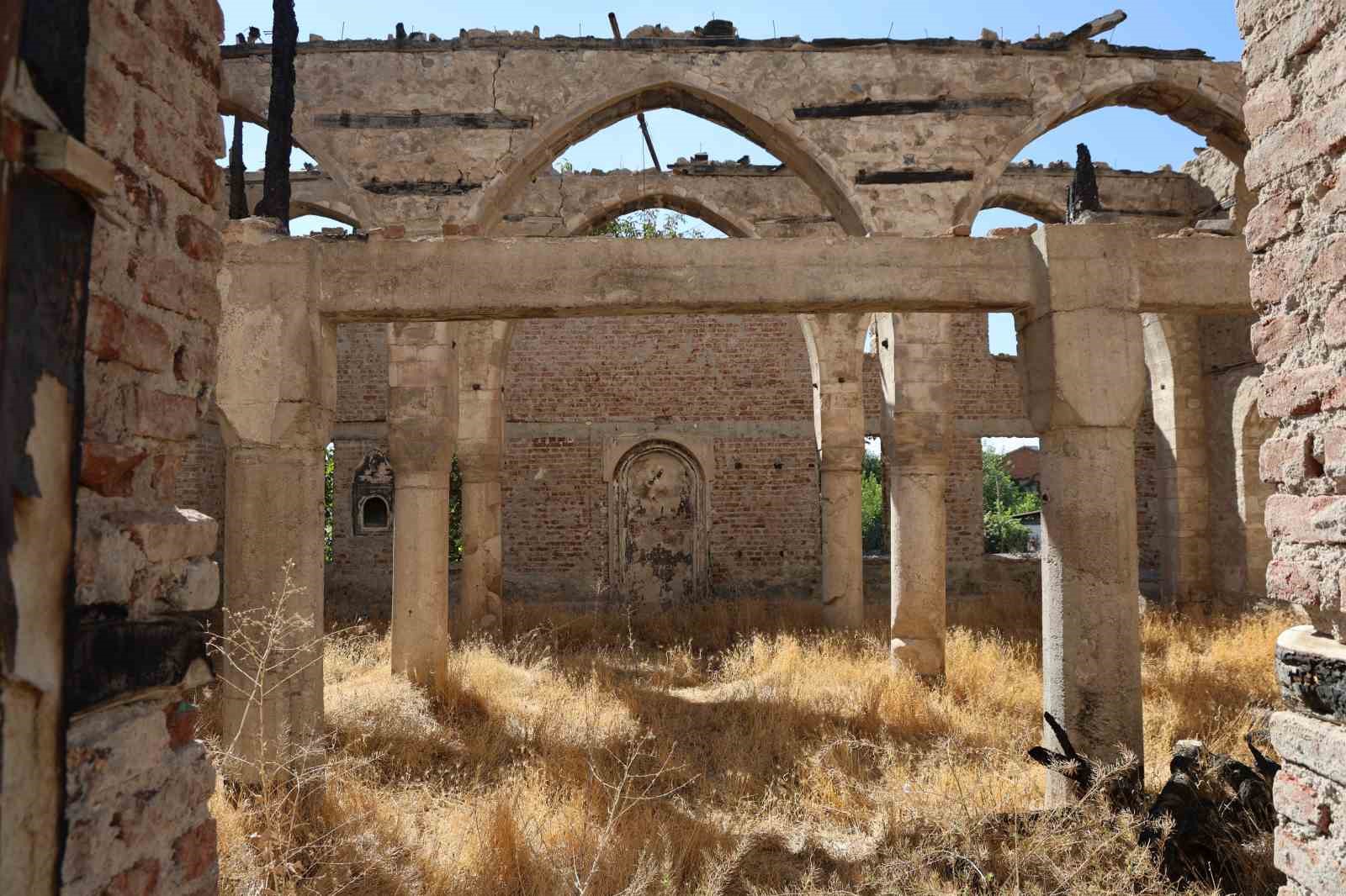 Elazığ’da 300 yıllık tarihi cami 6 yıldır restore edilmeyi bekliyor