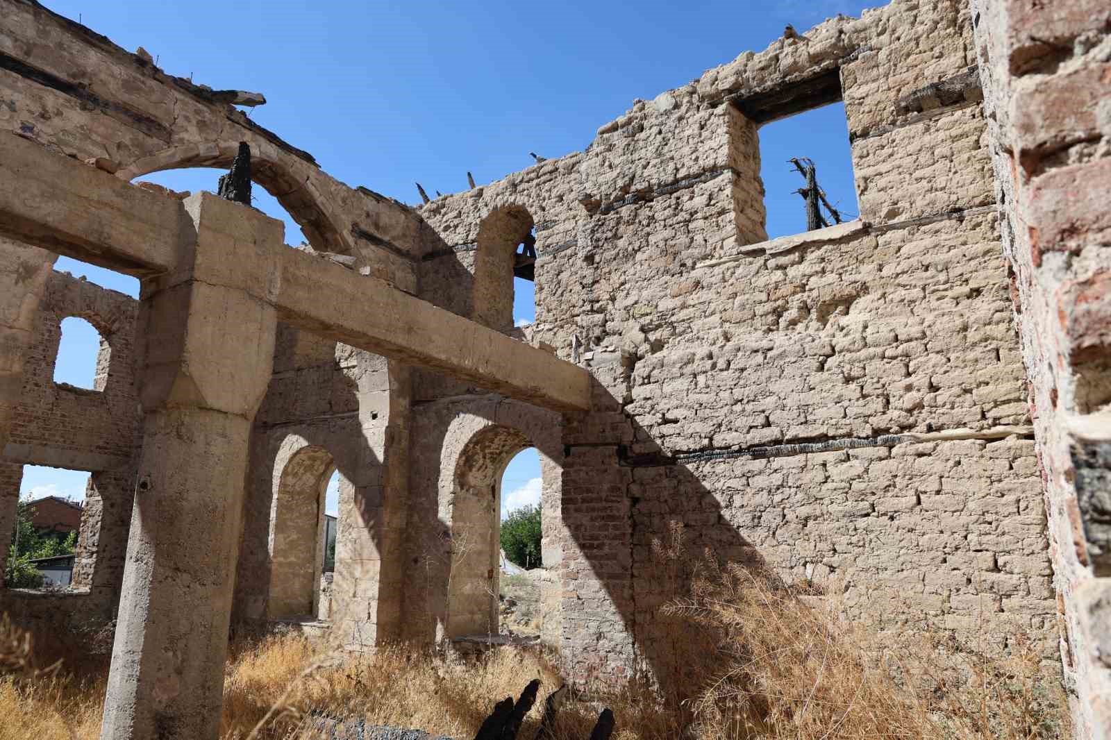 Elazığ’da 300 yıllık tarihi cami 6 yıldır restore edilmeyi bekliyor