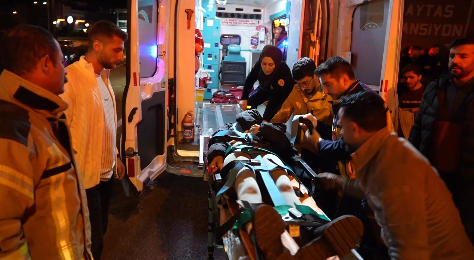 Gümüşhane’de karşı şeride geçen otomobil kaldırımda yürüyen kız öğrenciye çarptı