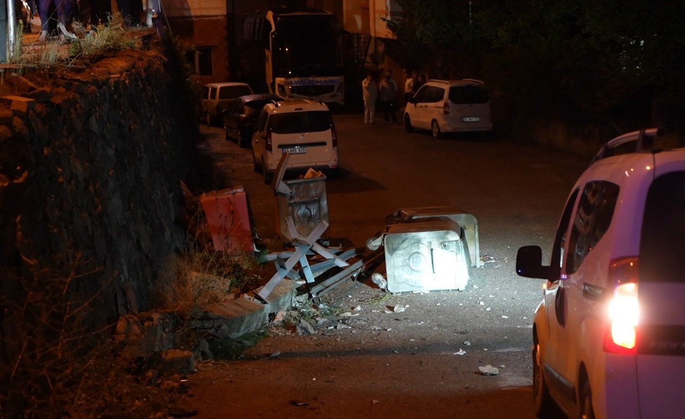 Gümüşhane’de karşı şeride geçen otomobil kaldırımda yürüyen kız öğrenciye çarptı