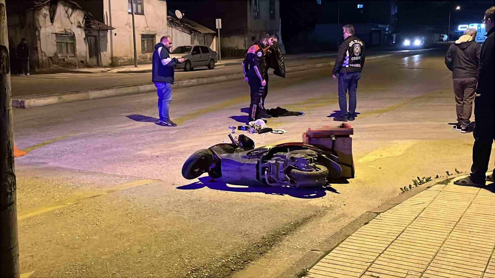 ‘Dur’ ihtarına uymayan motosiklet polis memuruna çarptı