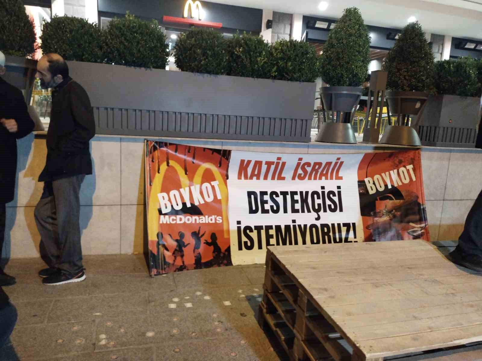 Üsküdar’daki McDonald’s şubesi önündeki protestolar birinci yılında