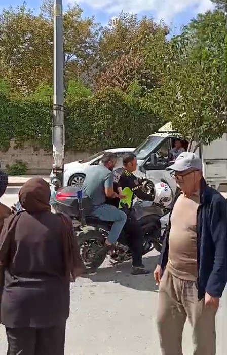 Polis, bilinci kapanan bebeği motosikletle hastaneye yetiştirdi