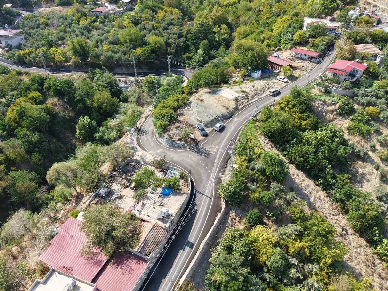 HBB, Kırıkhan Alaybeyli’nin bağlantı yolunu asfaltladı