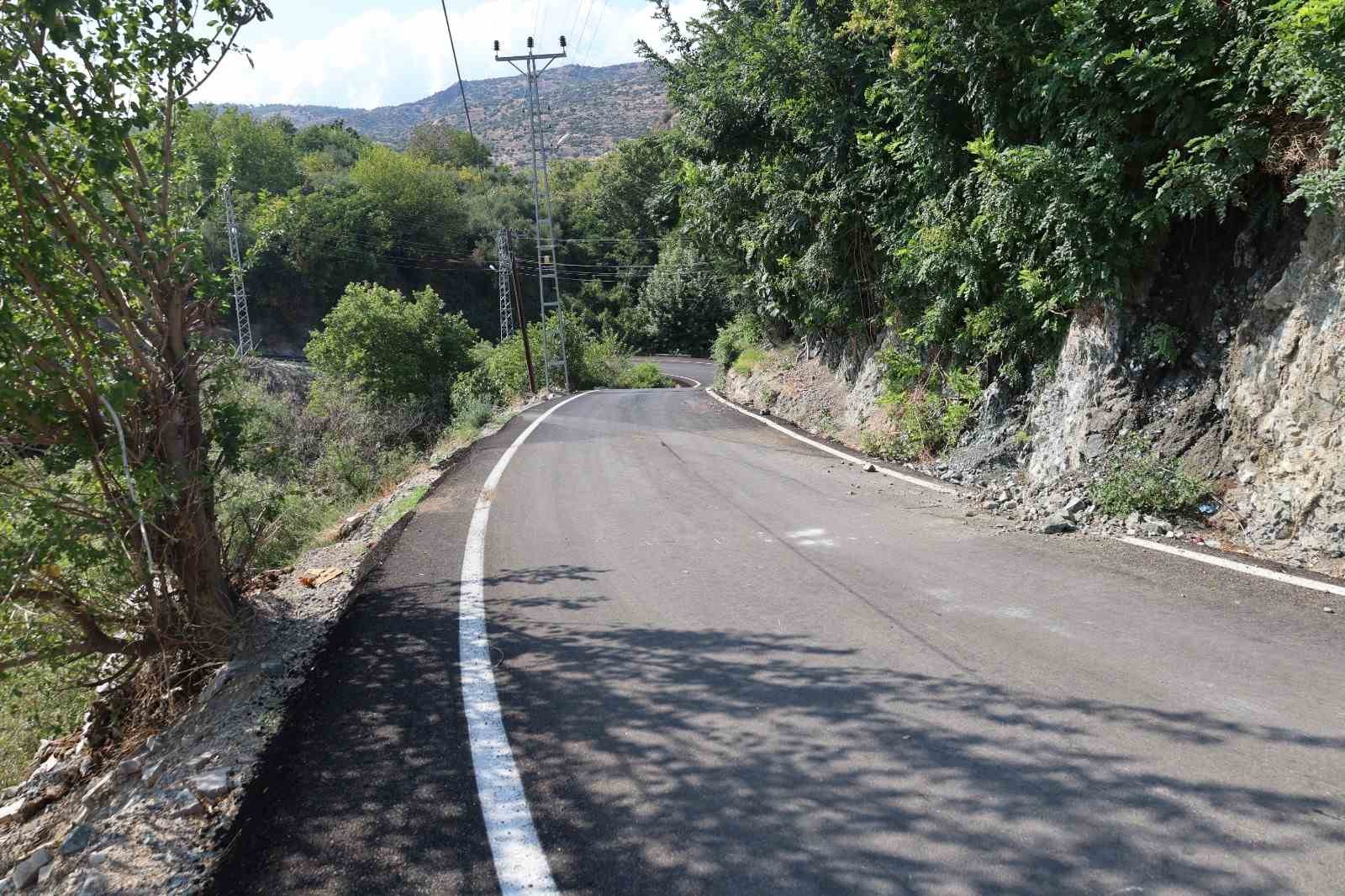 HBB, Kırıkhan Alaybeyli’nin bağlantı yolunu asfaltladı