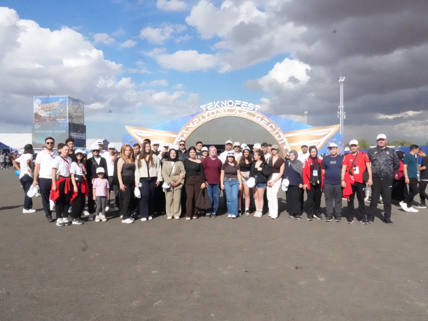 Düzce’nin gençleri TEKNOFEST’te gitti