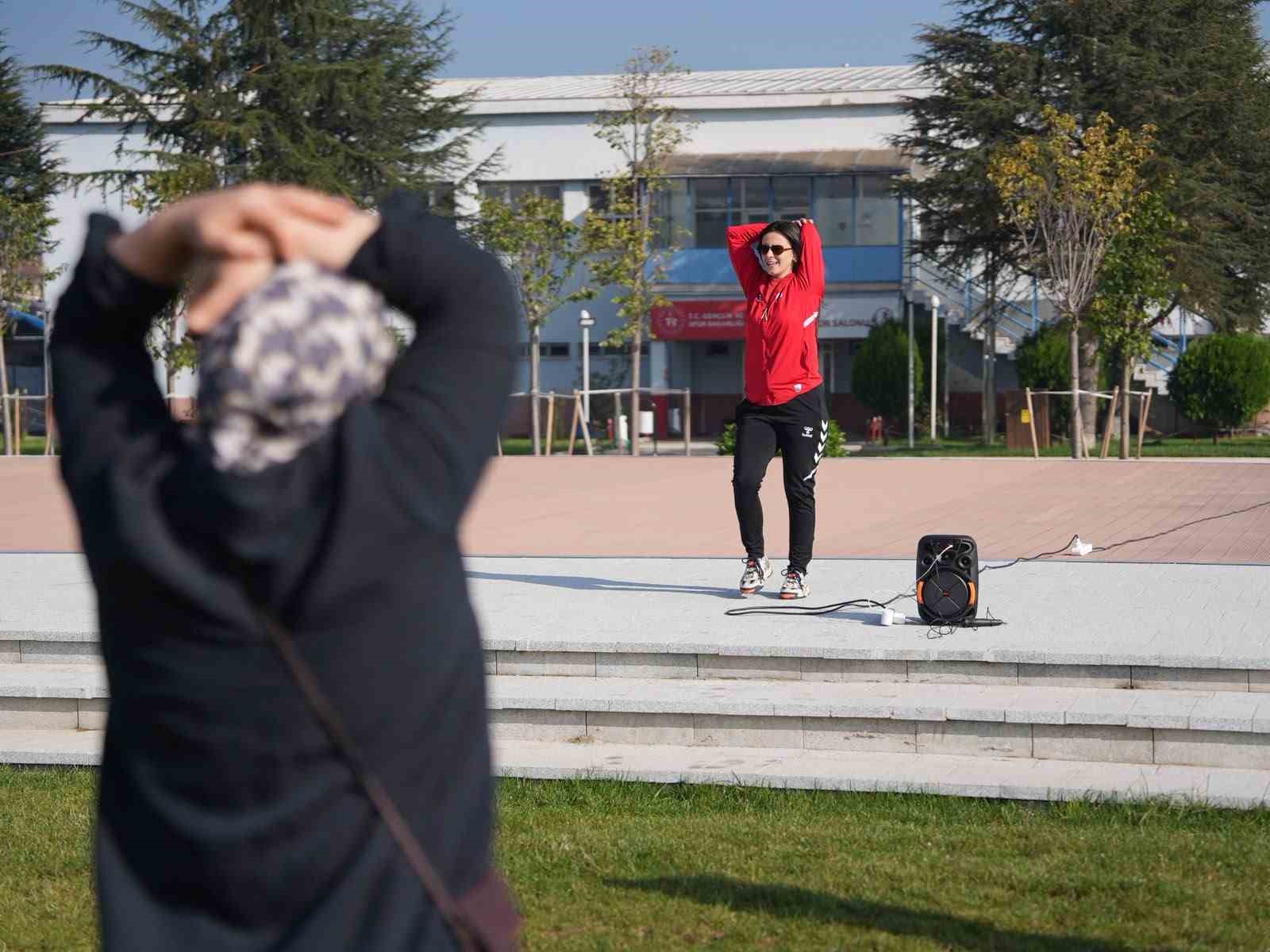 Düzce’de çocuklar okula, anneler spora projesi başladı