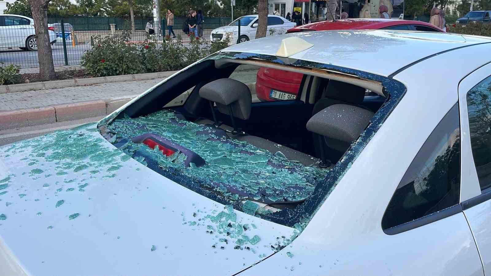 Karaman’da yaya geçidinde duran otomobile çarpan motosikletin sürücüsü yaralandı