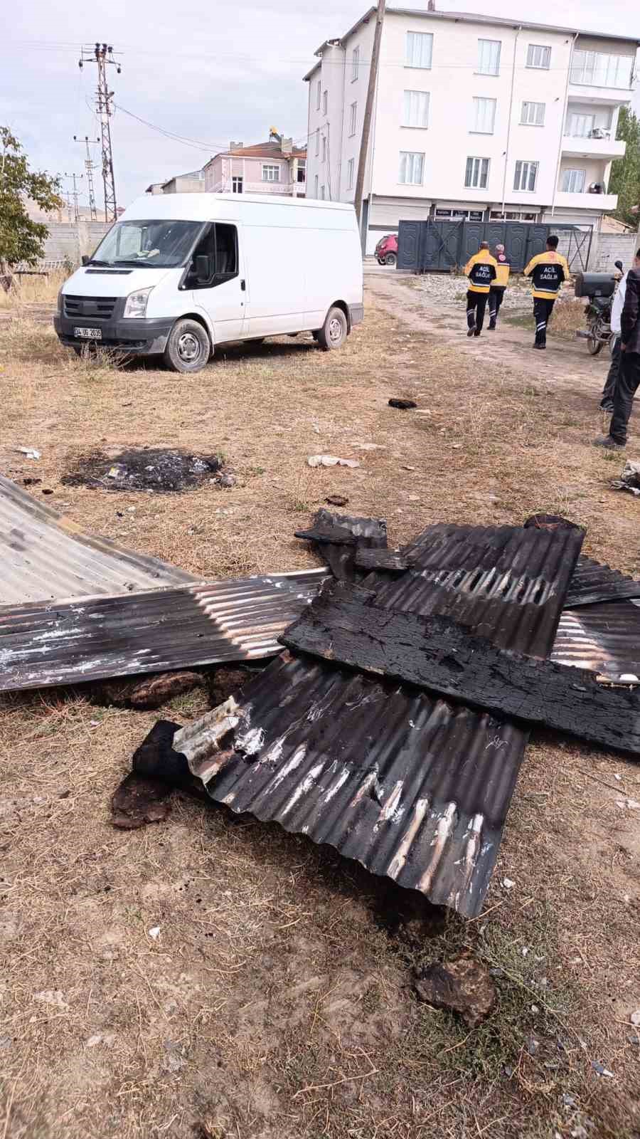 Van’da odunluk yangını