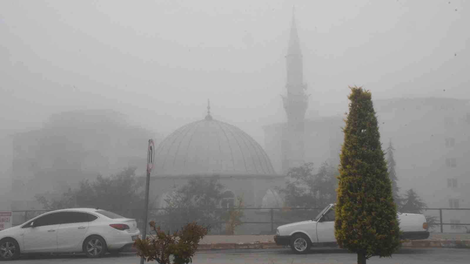 Yozgat’ta yoğun sis etkili oldu: Görüş mesafesi 30 metreye düştü