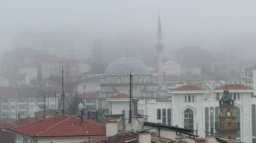 Yozgat’ta yoğun sis etkili oldu: Görüş mesafesi 30 metreye düştü