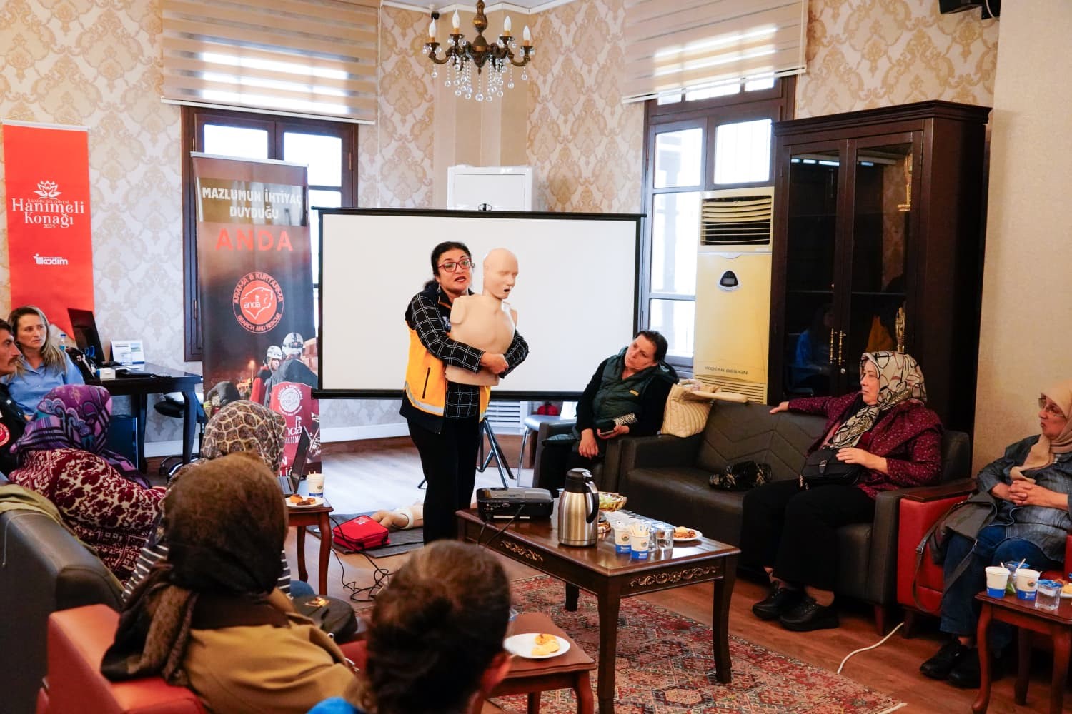 "Bilinçli Anne, Güvenli Aile" eğitimi