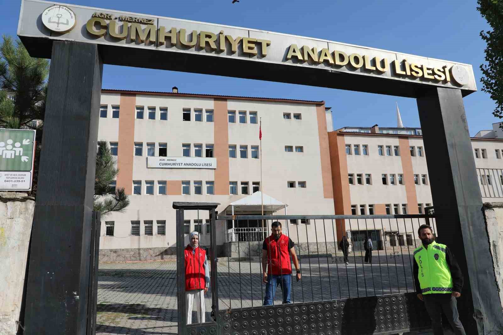 Ağrı’da 409 okul bahçe görevlisi öğrencilerin güvenliği için görev yapıyor