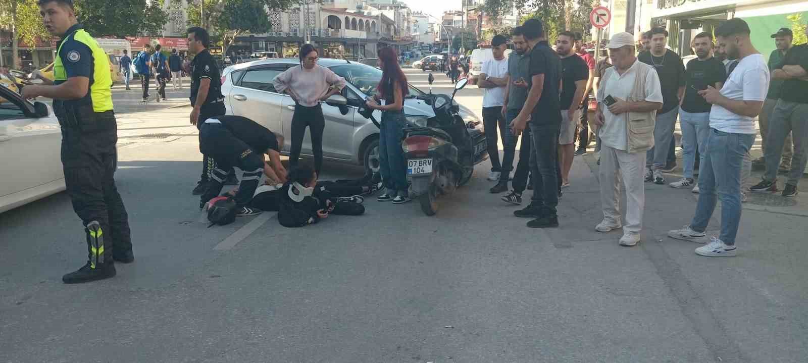 Antalya’da otomobil ile motosiklet çarpıştı: 2 yaralı