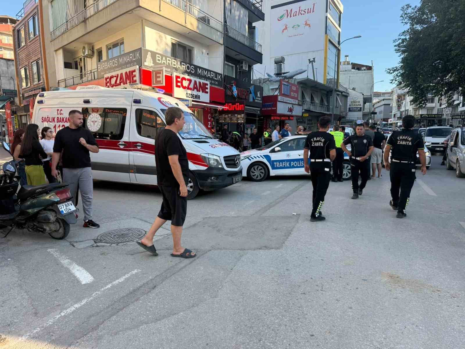 Antalya’da otomobil ile motosiklet çarpıştı: 2 yaralı