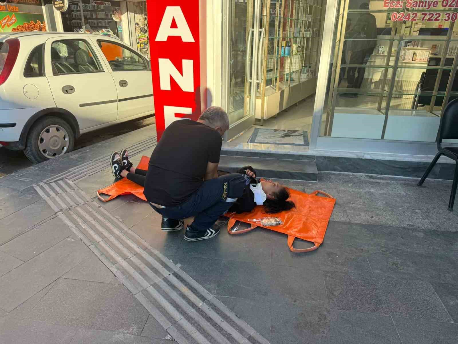 Antalya’da otomobil ile motosiklet çarpıştı: 2 yaralı