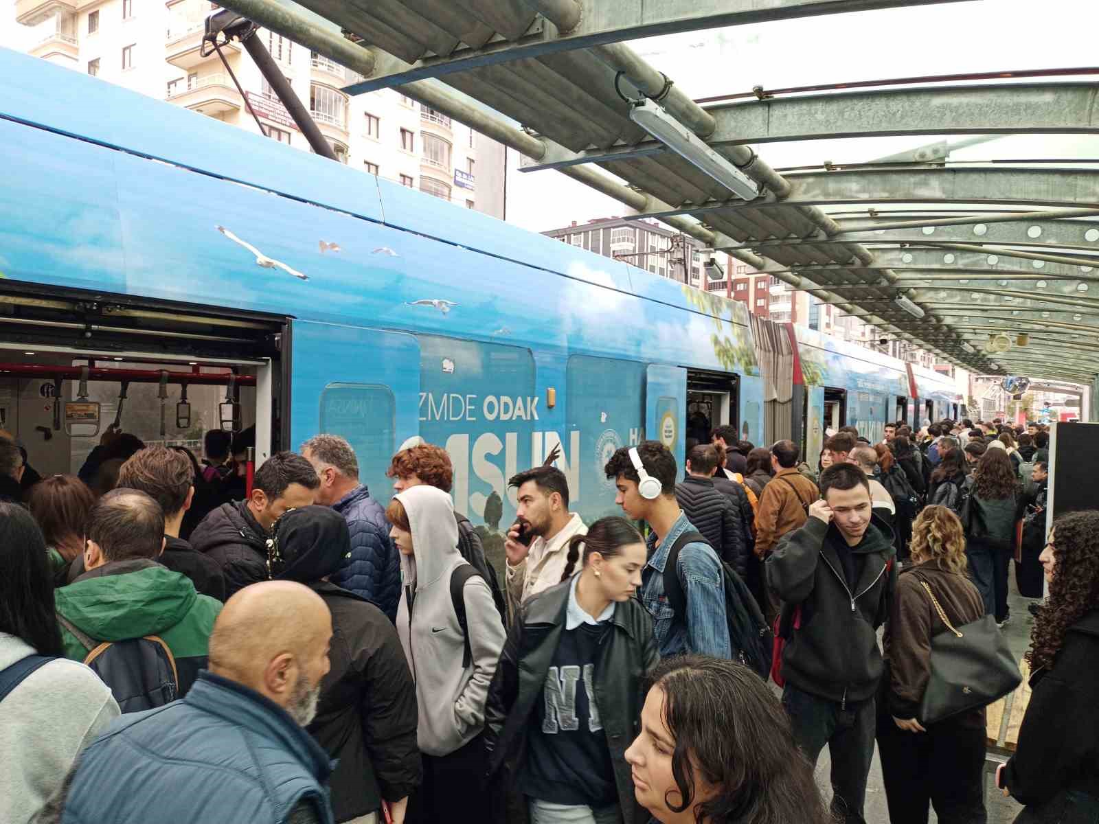 Samsun’da sabah saatlerinde tramvaylarda yoğunluk