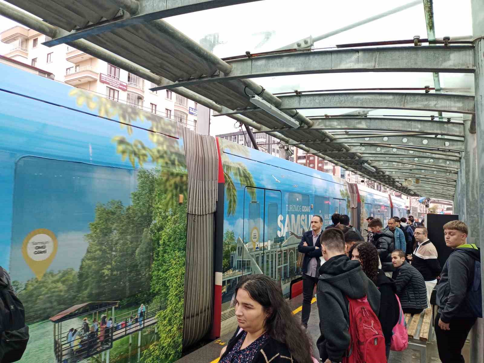 Samsun’da sabah saatlerinde tramvaylarda yoğunluk