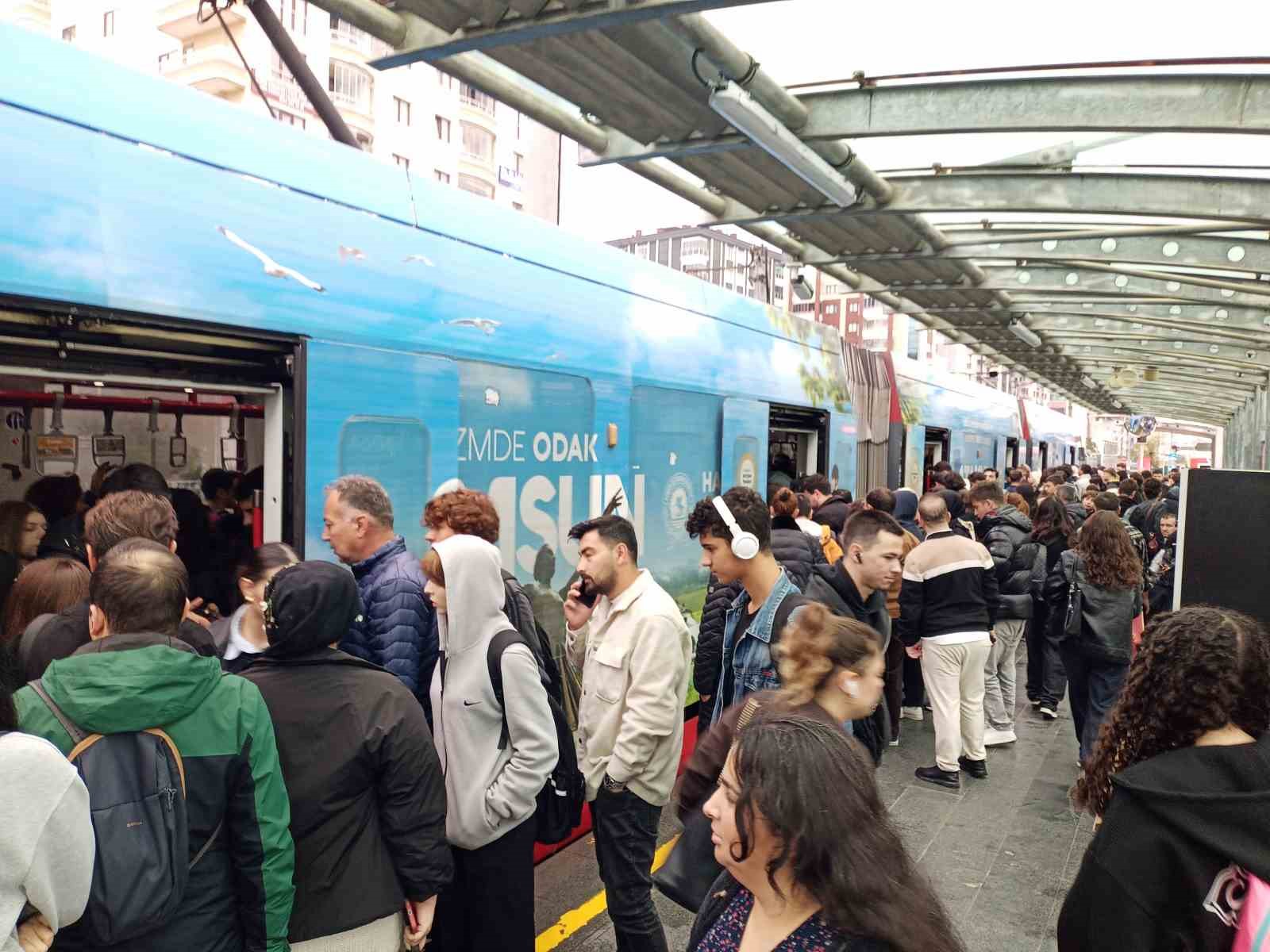 Samsun’da sabah saatlerinde tramvaylarda yoğunluk