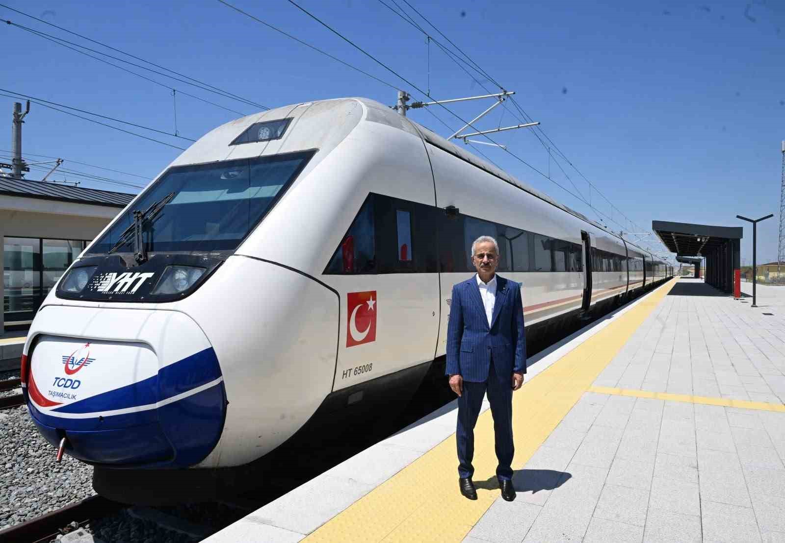 Bakan Uraloğlu: "Hızlı tren ağımızı Avrupa sınırına kadar ulaştırıyoruz"