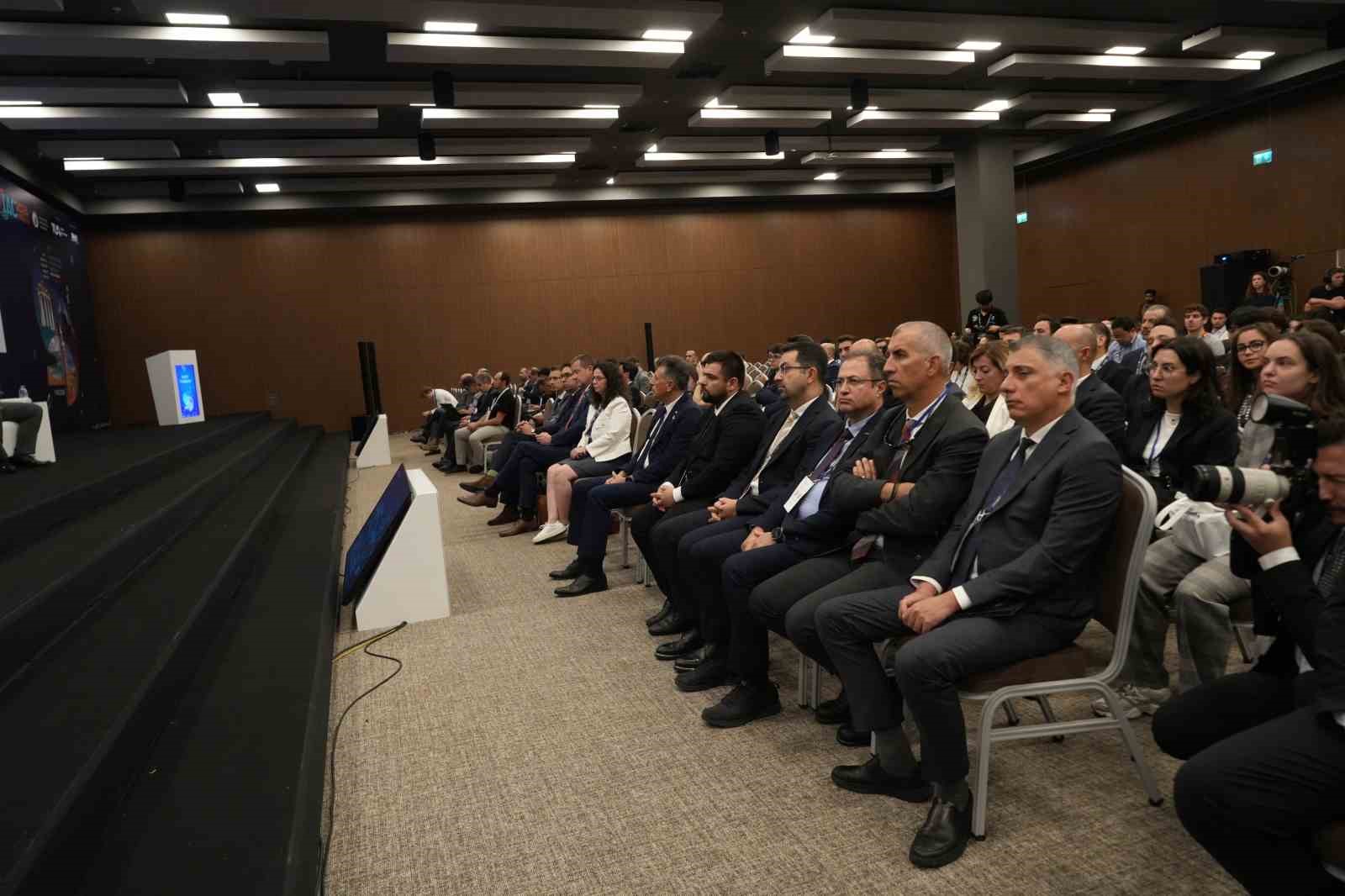Türkiye 198 uyduluk uzay ağına hazırlanıyor: İlk uydu 2 yıl içinde
