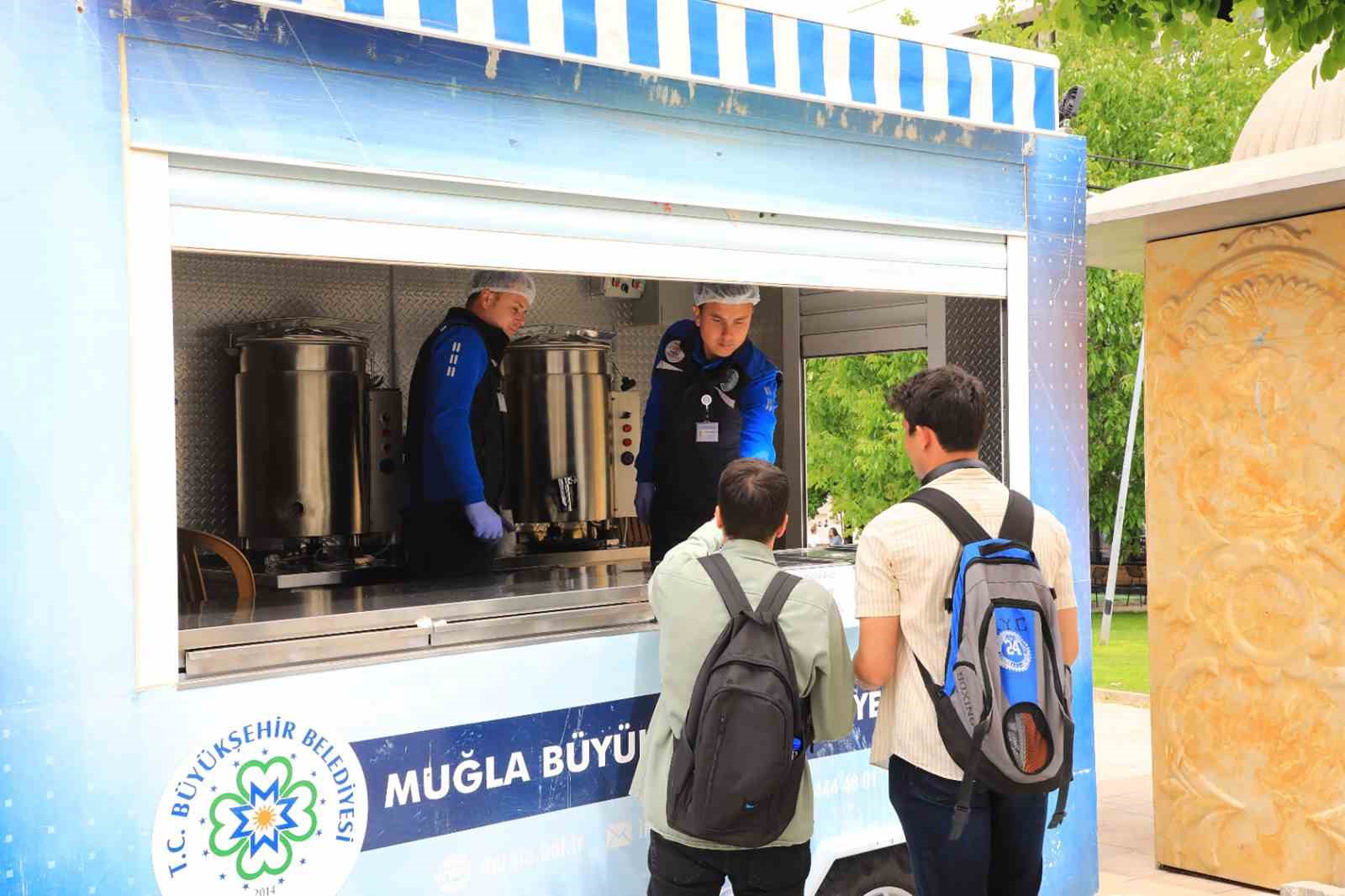 Muğla Büyükşehir’den Üniversite yerleşkesinde çorba ikramı