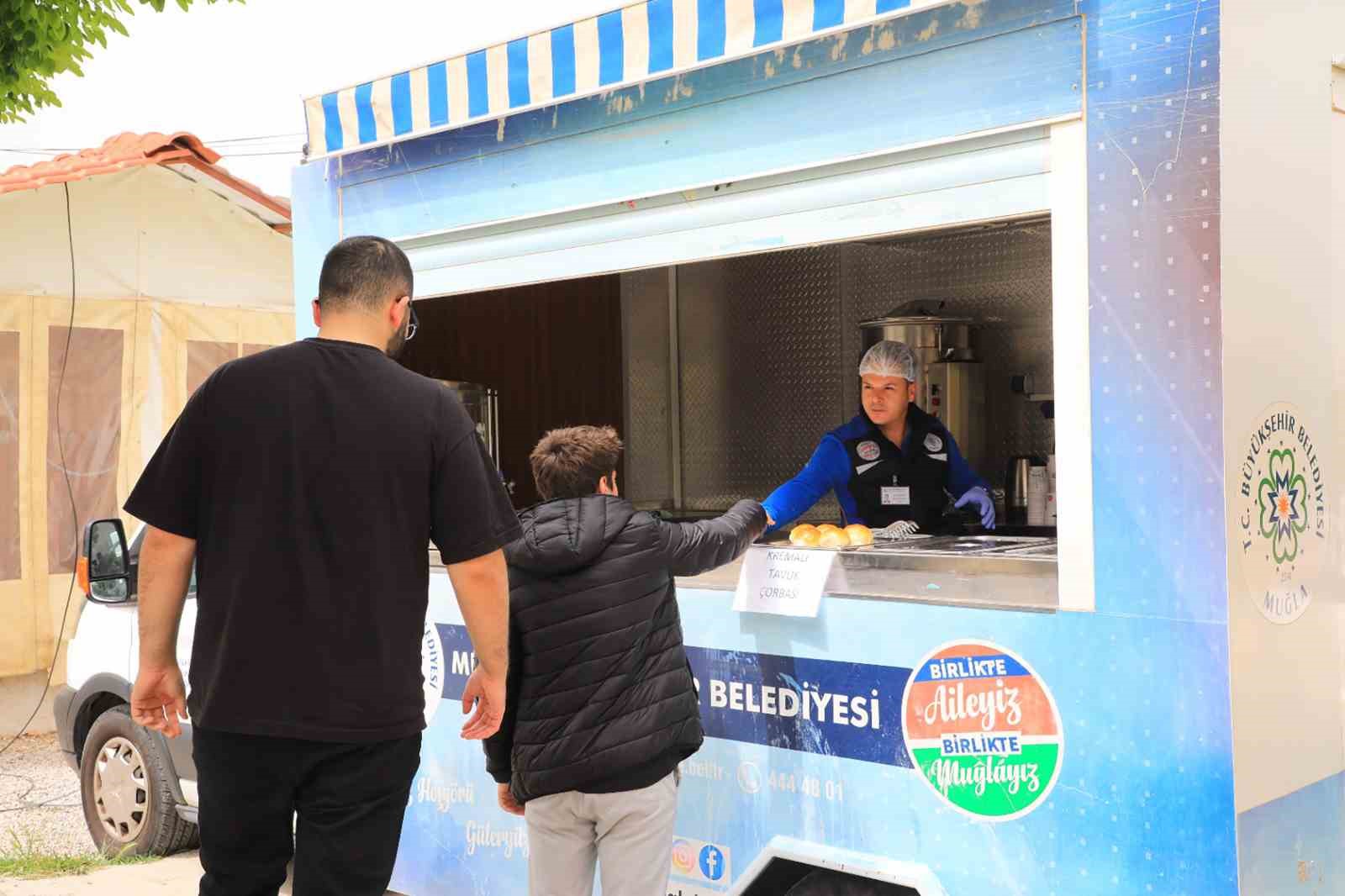 Muğla Büyükşehir’den Üniversite yerleşkesinde çorba ikramı
