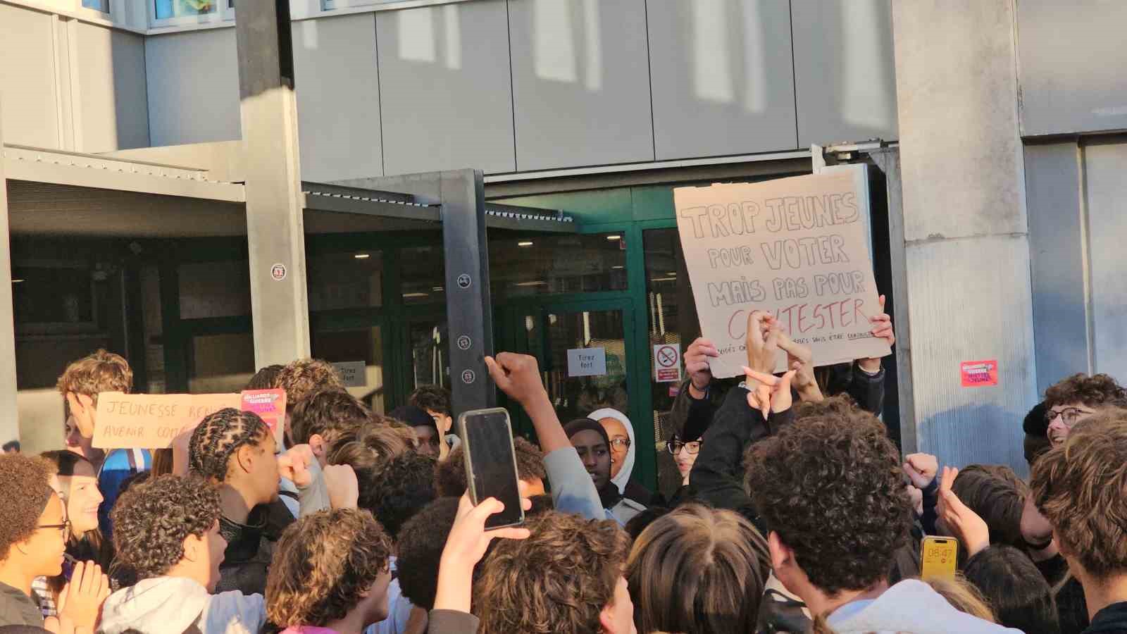 Belçika’da öğrenci protestoları sürüyor, savcılık harekete geçti