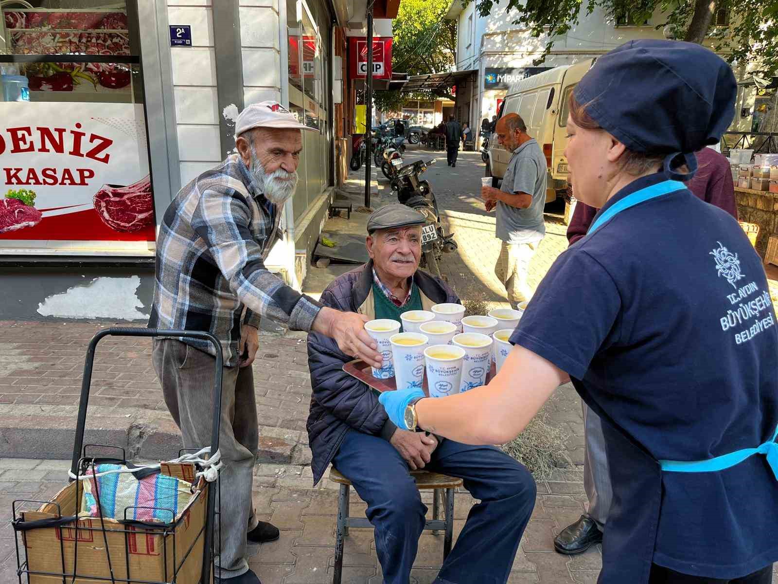 Aydın’da pazar yerlerinde sıcak çorba ikramı başladı