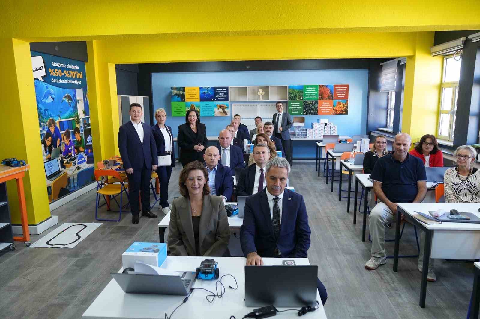 Mavi Nefes Ayvalık’ta çocuklarla geleceğe yol alıyor