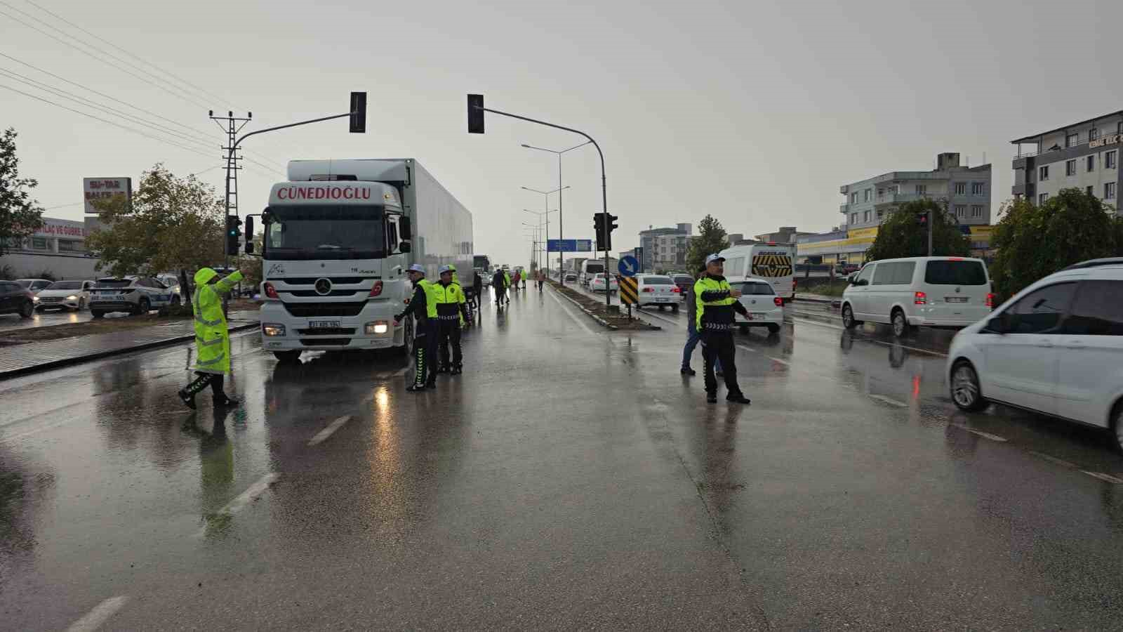 Gaziantep’te 3 aracın karıştığı zincirleme kaza: 2 yaralı