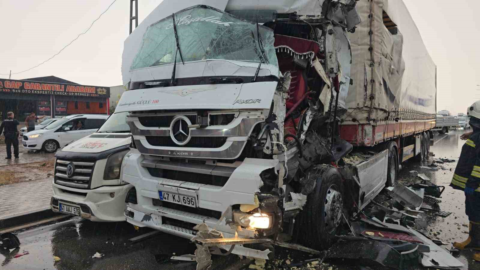 Gaziantep’te 3 aracın karıştığı zincirleme kaza: 2 yaralı